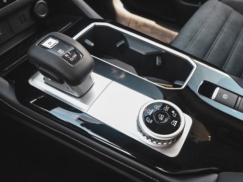 New 2025 Mitsubishi Outlander SE image 26