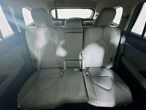 Used 2022 Toyota Highlander LE image 13