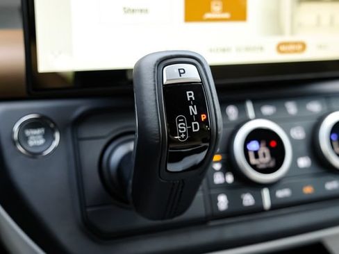 New 2026 Land Rover Defender 130 X-Dynamic SE AWD/4WD image 32