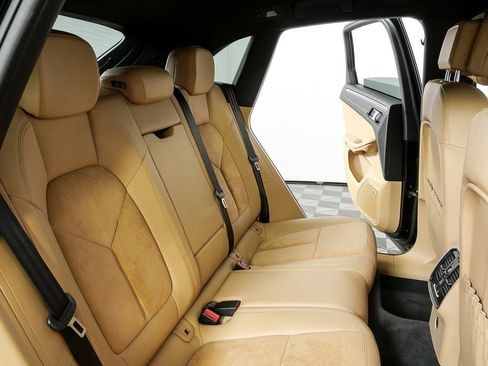 Used 2017 Porsche Macan image 21