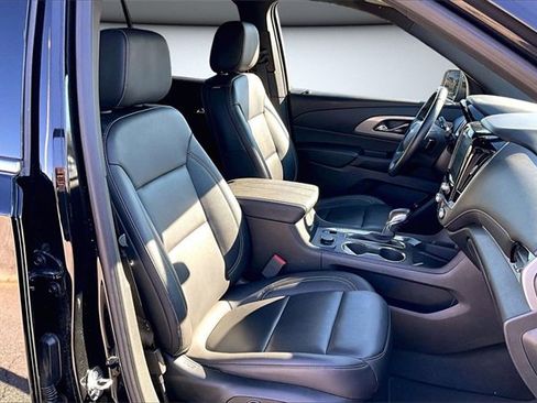 Used 2023 Chevrolet Traverse LT image 30