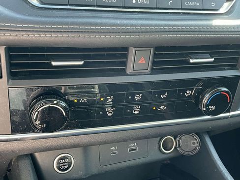 Used 2023 Nissan Rogue S image 26