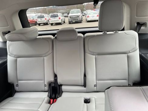 Used 2025 Ford Expedition Platinum image 30