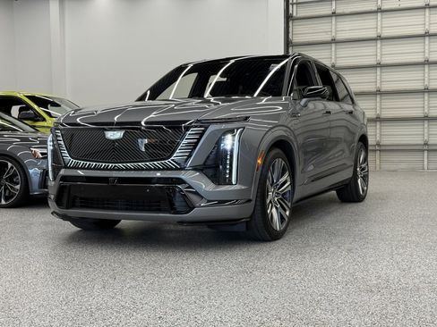 Used 2026 Cadillac Vistiq Platinum w/ LPO, Floor Liner Package AWD/4WD image 1