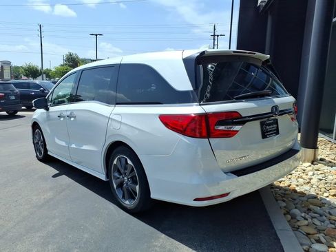 Used 2023 Honda Odyssey Elite image 4