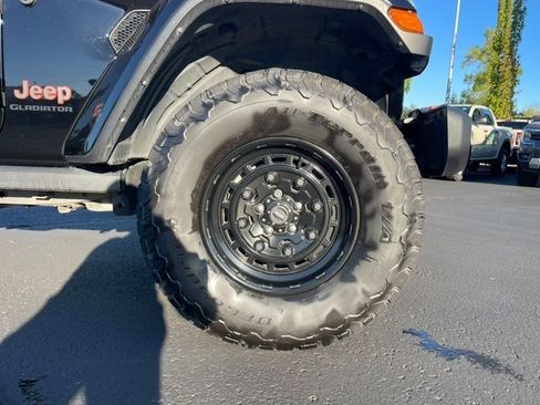 Used 2022 Jeep Gladiator Mojave w/ LED Lighting Group image 11