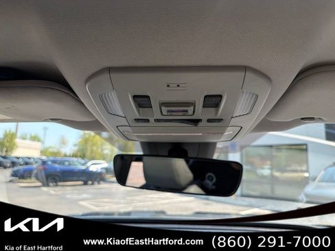 Used 2023 Toyota Highlander XLE AWD/4WD image 25