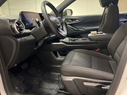 Certified 2025 Chevrolet Equinox LT image 11