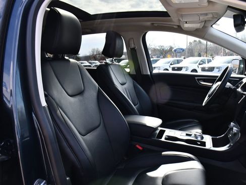 Used 2022 Ford Edge Titanium w/ Class II Trailer Tow Package image 16