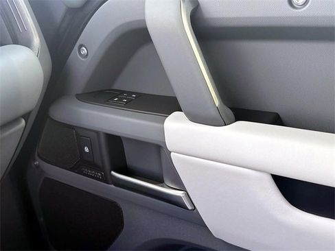 New 2025 Land Rover Defender 130 X-Dynamic SE image 20