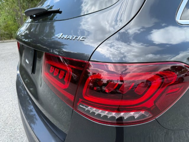 Used 2022 Mercedes-Benz GLC 300 4MATIC w/ Multimedia Package Lite image 11