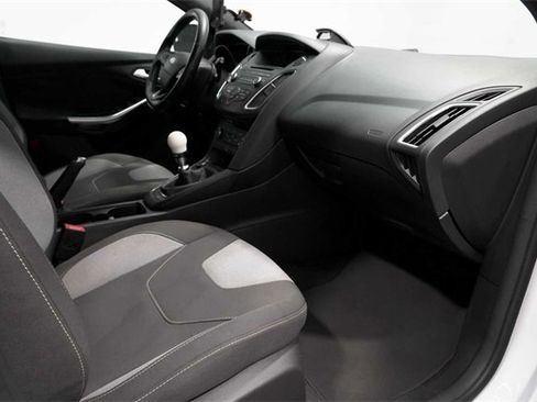 Used 2016 Ford Focus ST image 25