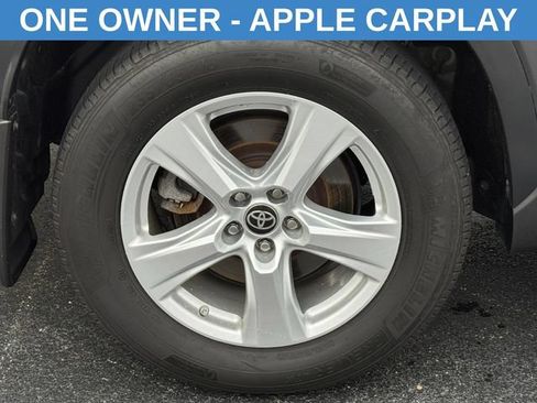 Used 2024 Toyota Highlander LE FWD image 12