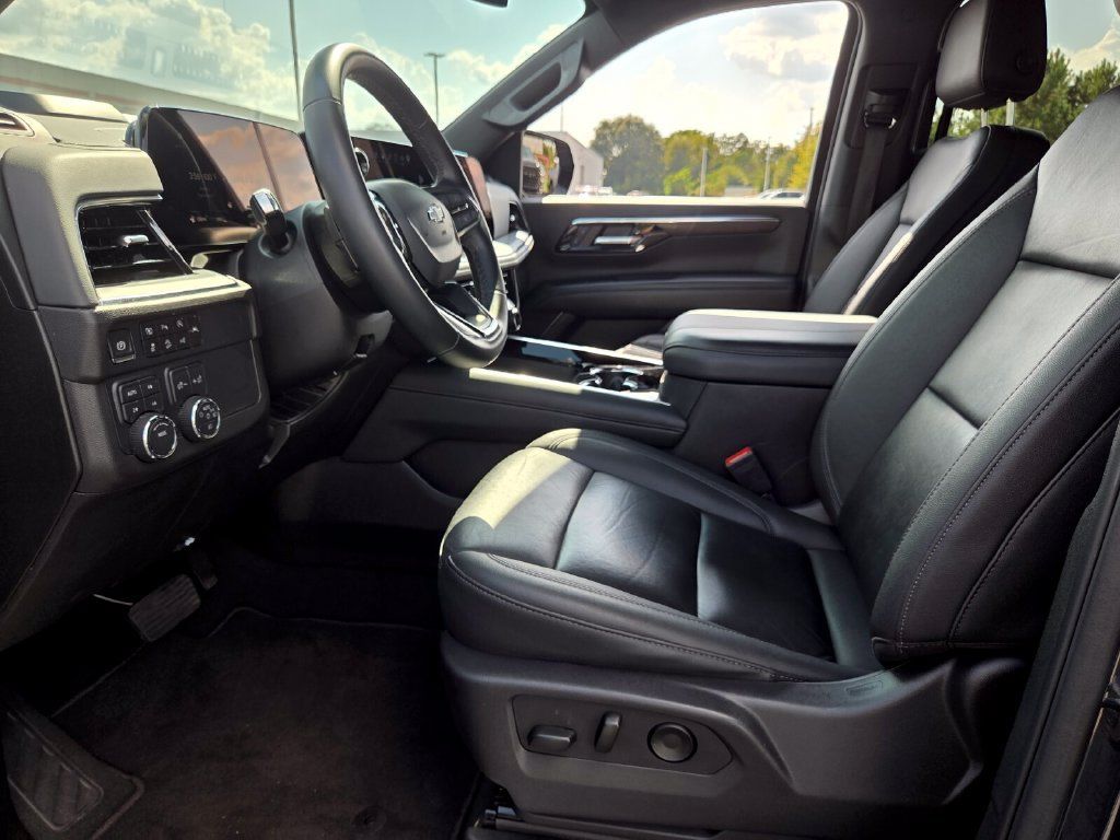 Used 2025 Chevrolet Tahoe Z71 AWD/4WD image 5