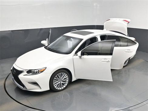 Used 2016 Lexus ES 350 w/ Luxury Package w/Wood Trim image 55