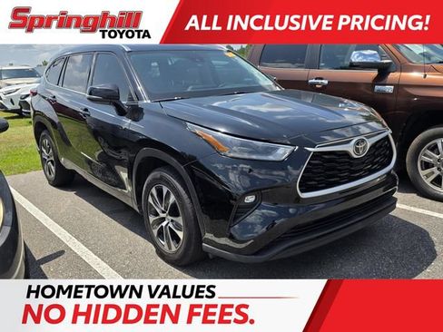 Used 2021 Toyota Highlander XLE FWD image 1