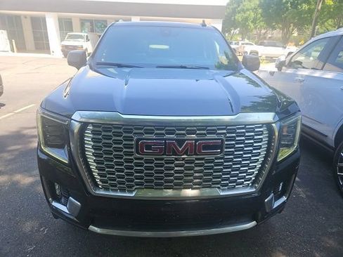 Used 2021 GMC Yukon Denali w/ Denali Premium Package AWD/4WD image 2