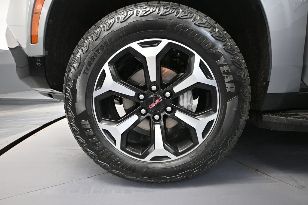 Used 2025 GMC Yukon AT4 AWD/4WD image 13