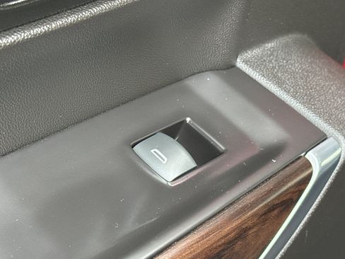 Used 2019 GMC Sierra 1500 SLT w/ SLT Premium Plus Package image 33