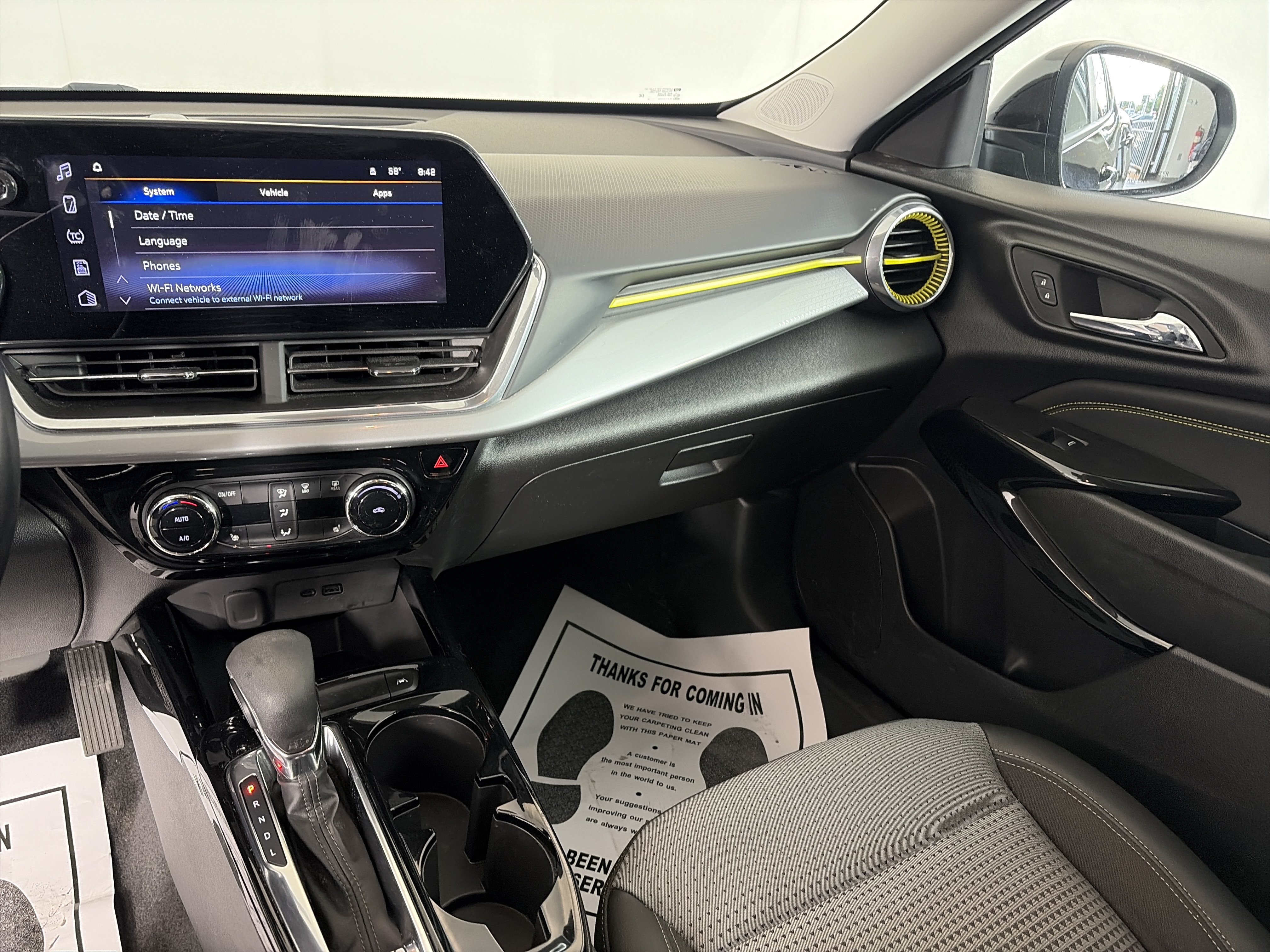 Used 2024 Chevrolet Trax LT w/ Driver Confidence Package FWD image 4