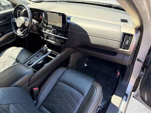 Used 2022 Nissan Pathfinder Platinum w/ Cargo Package AWD/4WD image 27