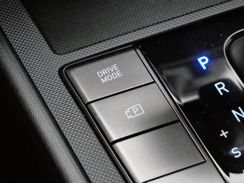 Certified 2025 Hyundai Elantra Sport image 27