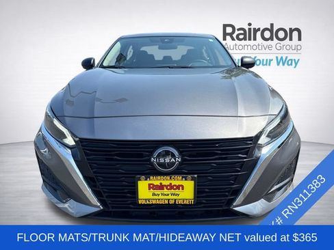 Used 2024 Nissan Altima 2.5 SV FWD image 2
