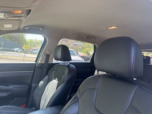 Used 2021 Kia Sorento S image 16