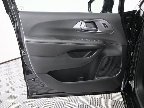 New 2026 Chrysler Pacifica Select image 20