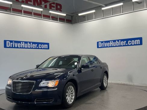 Used 2013 Chrysler 300 RWD image 6