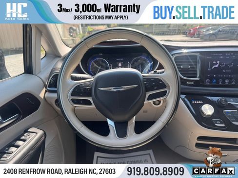 Used 2020 Chrysler Pacifica Limited FWD image 24