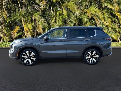 Used 2025 Mitsubishi Outlander SE FWD image 8