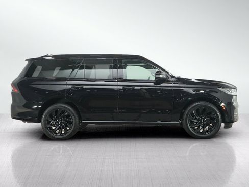 Used 2025 Lincoln Navigator Reserve w/ Jet Appearance Package AWD/4WD image 6