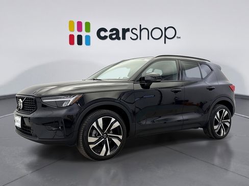 Used 2024 Volvo XC40 B5 Plus w/ Climate Package image 1