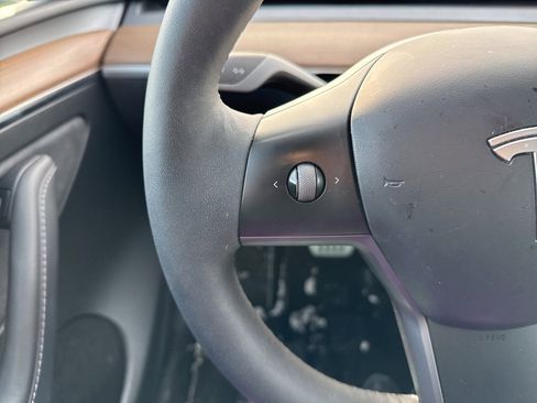 Used 2023 Tesla Model Y Performance image 12