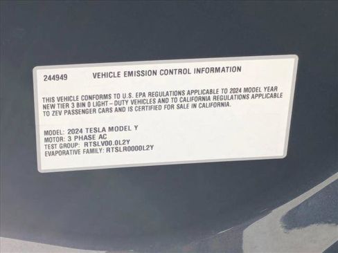 Used 2024 Tesla Model Y Long Range AWD/4WD image 24