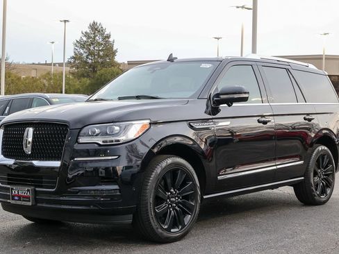 Used 2024 Lincoln Navigator Reserve image 32