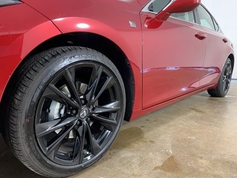 Used 2025 Lexus ES 300h F Sport w/ Accessory Package (Z2) image 2