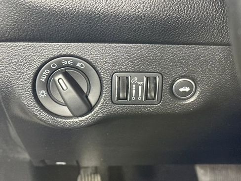 Used 2023 Dodge Challenger SXT image 19