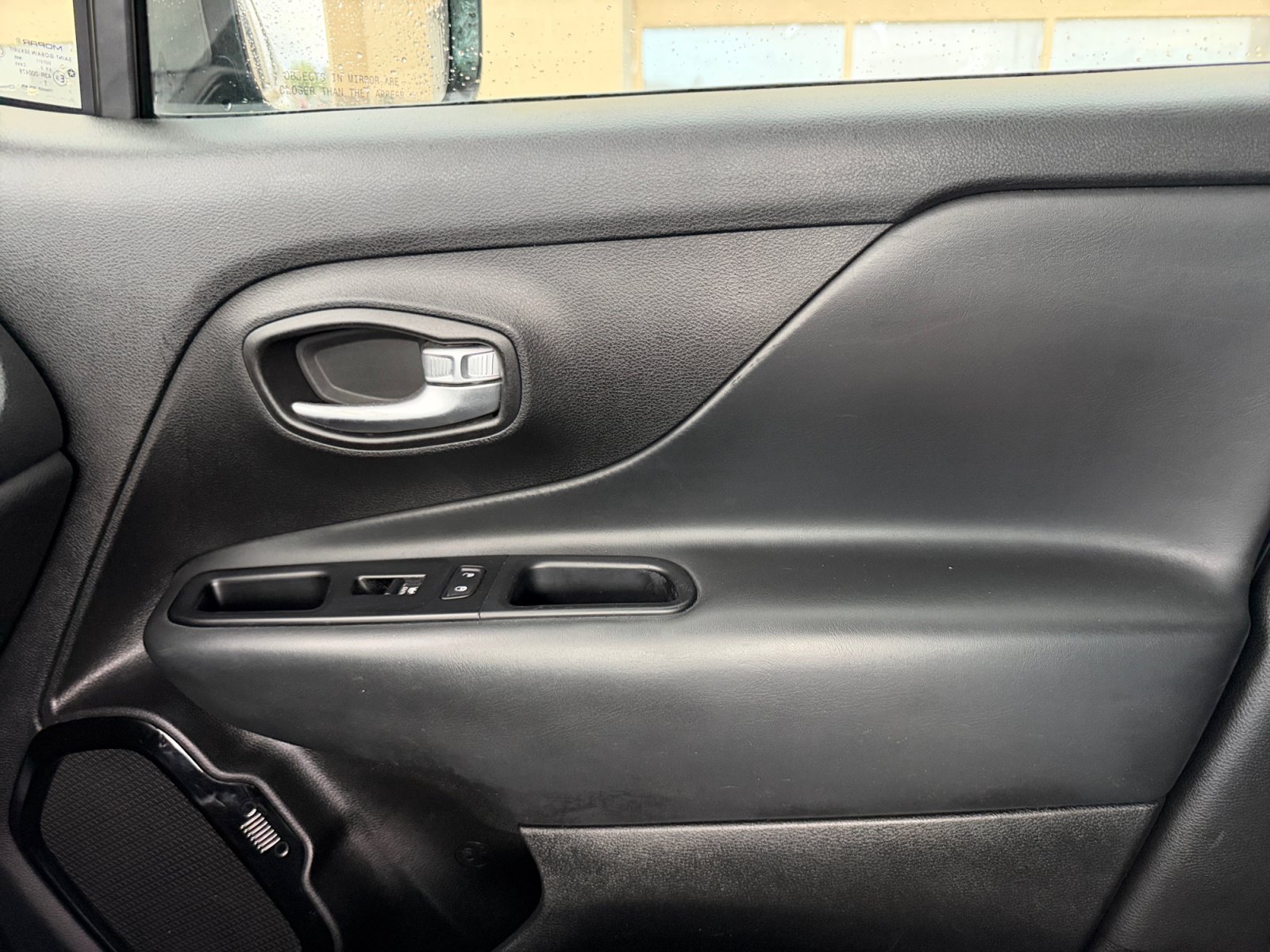 Used 2020 Jeep Renegade Altitude FWD image 16