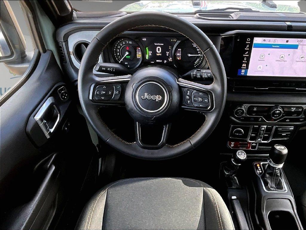 Used 2024 Jeep Wrangler Unlimited AWD/4WD image 17