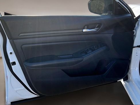 Used 2024 Nissan Altima 2.5 SV image 20