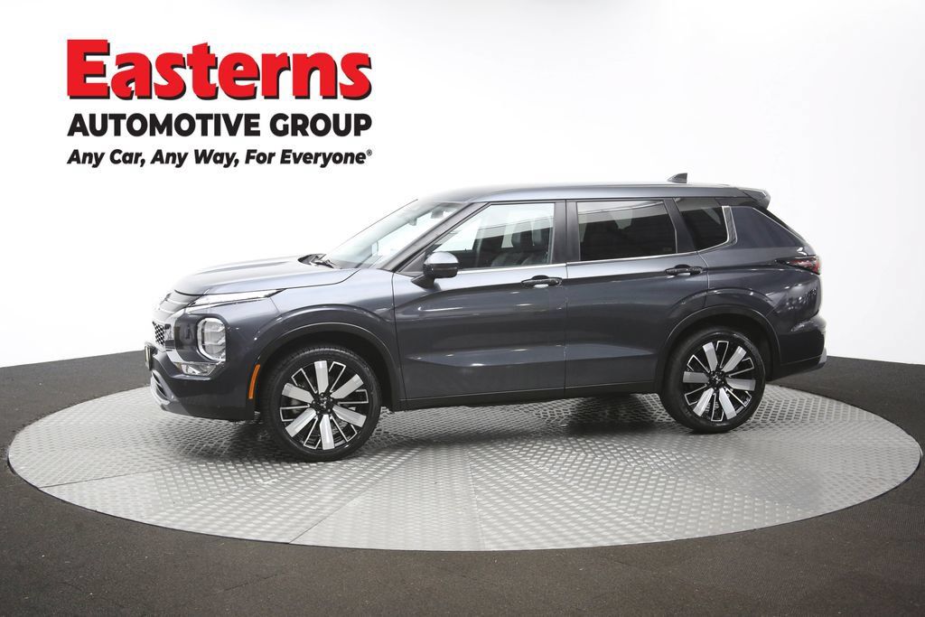 Used 2025 Mitsubishi Outlander SE AWD/4WD image 59