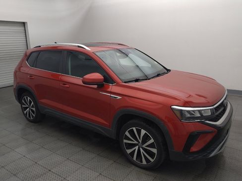 Used 2023 Volkswagen Taos SE w/ Panoramic Sunroof Package FWD image 11