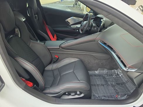 Used 2024 Chevrolet Corvette Stingray Premium Cpe w/ Z51 Performance Package image 32