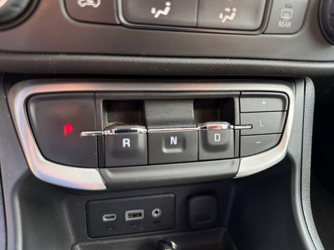 Used 2024 GMC Terrain SLE AWD/4WD image 29