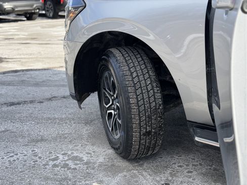 Used 2022 Ford Expedition Max XLT image 6