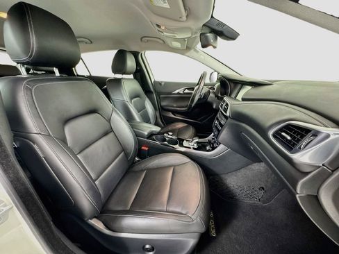 Used 2018 INFINITI QX30 AWD image 21