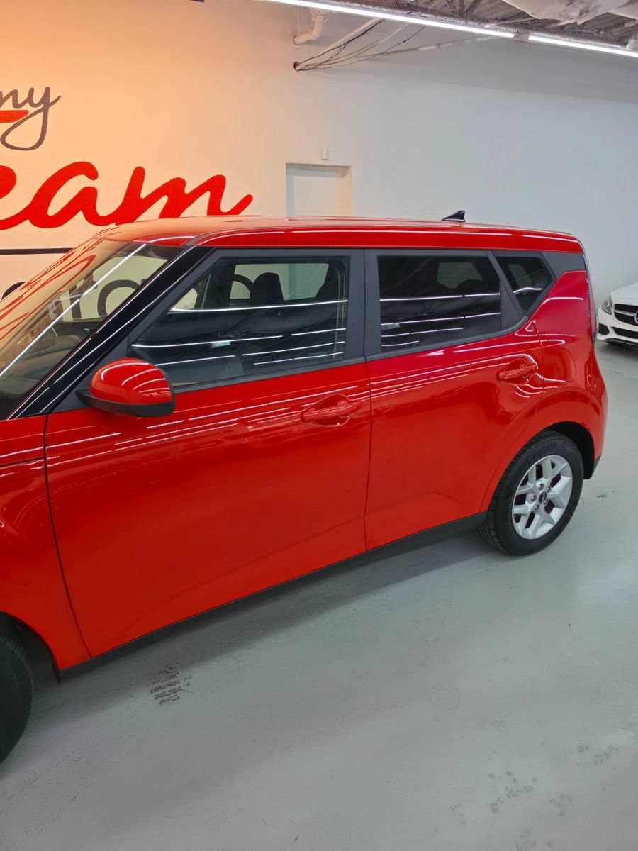 Used 2024 Kia Soul LX w/ Option Group 015 FWD image 3
