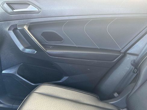 Used 2023 Volkswagen Tiguan SE w/ Panoramic Sunroof Package AWD/4WD image 15
